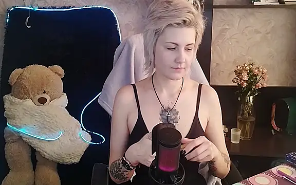 Snapshot of EvaBrownie chatting on March 2025 08:06:02 AM EvaBrownie online show from March 2025 08:06:02 AM