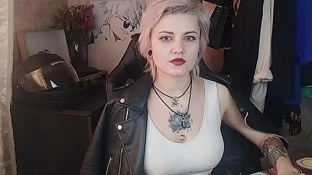 Snapshot of EvaBrownie chatting on February 2025 11:17:01 AM EvaBrownie online show from February 2025 11:17:01 AM