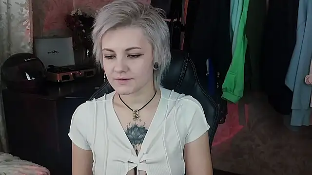 Snapshot of EvaBrownie chatting on February 2025 09:29:02 AM EvaBrownie online show from February 2025 09:29:02 AM