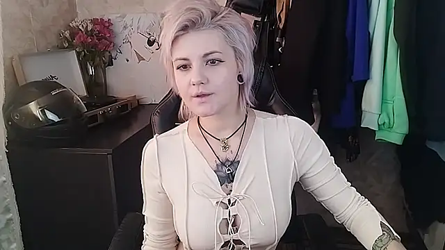 Snapshot of EvaBrownie chatting on February 2025 09:24:02 AM EvaBrownie online show from February 2025 09:24:02 AM