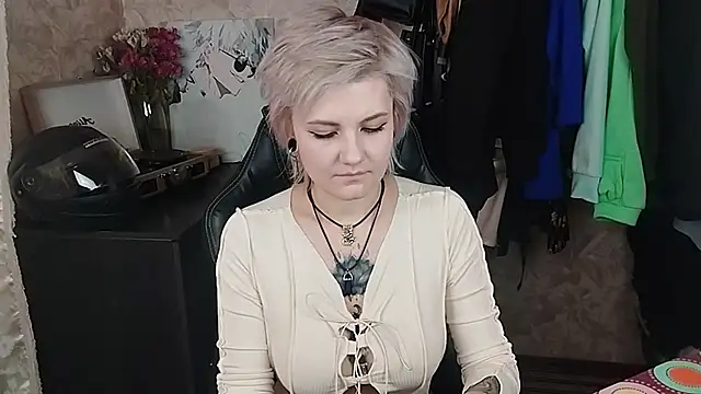 Snapshot of EvaBrownie chatting on February 2025 12:27:02 PM EvaBrownie online show from February 2025 12:27:02 PM