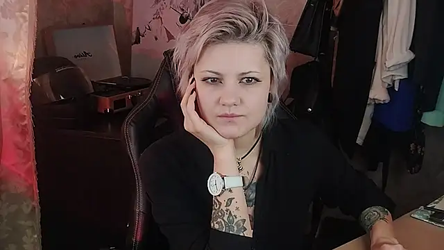 Snapshot of EvaBrownie chatting on March 2025 11:47:02 AM EvaBrownie online show from March 2025 11:47:02 AM