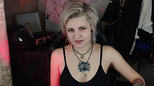 Snapshot of EvaBrownie chatting on March 2025 12:11:02 PM EvaBrownie online show from March 2025 12:11:02 PM