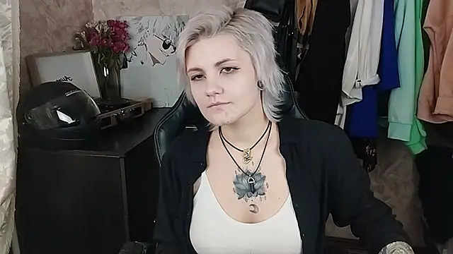 Snapshot of EvaBrownie chatting on February 2025 01:35:02 PM EvaBrownie online show from February 2025 01:35:02 PM