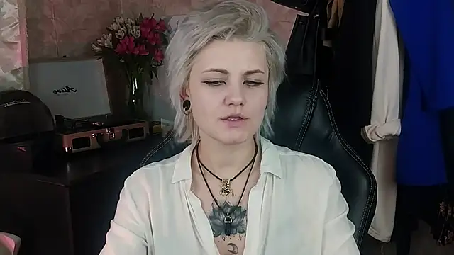 Snapshot of EvaBrownie chatting on February 2025 11:53:02 AM EvaBrownie online show from February 2025 11:53:02 AM