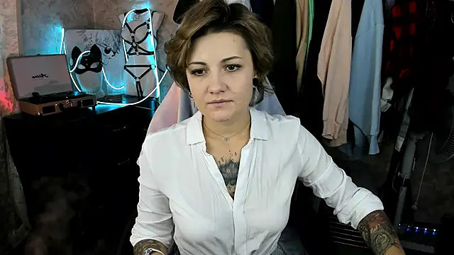 Snapshot of EvaBrownie chatting on September 2025 12:38:02 PM EvaBrownie online show from September 2025 12:38:02 PM