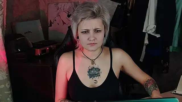 Snapshot of EvaBrownie chatting on March 2025 02:40:02 PM EvaBrownie online show from March 2025 02:40:02 PM