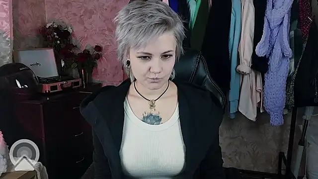 Snapshot of EvaBrownie chatting on January 2025 12:32:02 PM EvaBrownie online show from January 2025 12:32:02 PM