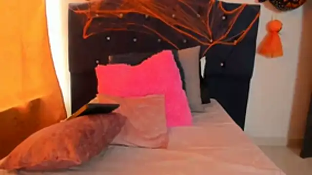 thamara226 online show from October 2025 02:52:01 PM