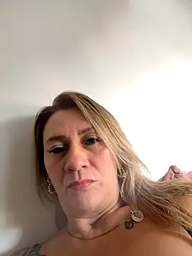 Snapshot of AtheneaRusell chatting on November 2025 05:06:02 PM AtheneaRusell online show from November 2025 05:06:02 PM