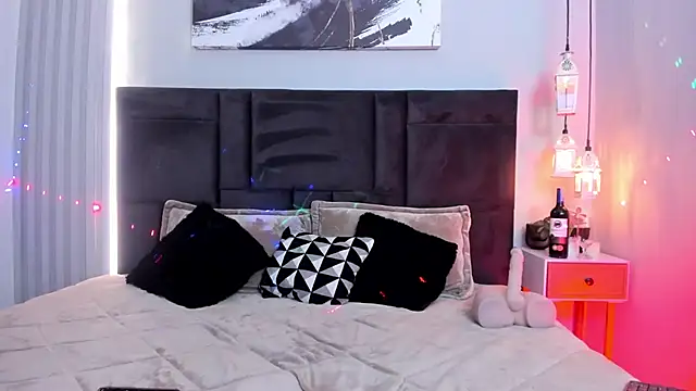 Snapshot of AtheneaRusell chatting on November 2025 09:18:01 PM AtheneaRusell online show from November 2025 09:18:01 PM