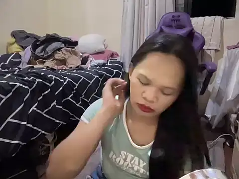 SophiaCourthaway online show from June 2026 05:18:02 PM