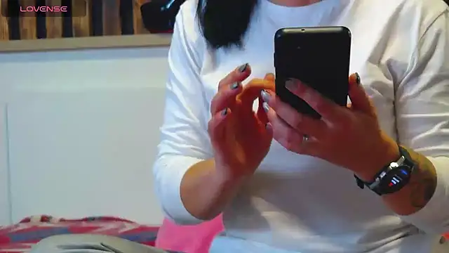 Tory Lovi online show from November 2025 09:58:02 AM