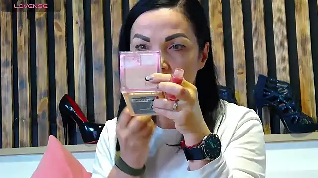 Tory Lovi online show from December 2025 01:13:02 PM