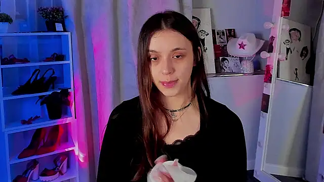 Snapshot of Sahara_Shields chatting on November 2025 08:51:01 AM Sahara Shields online show from November 2025 08:51:01 AM