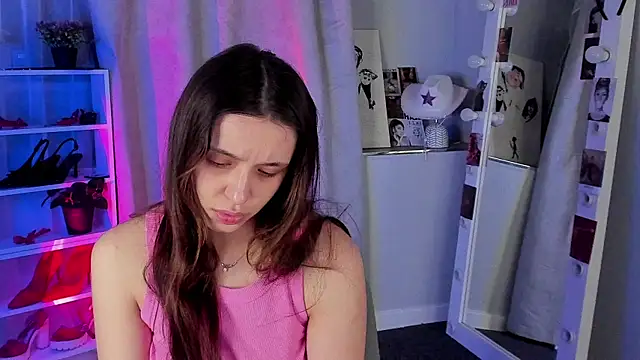 Snapshot of Sahara_Shields chatting on November 2025 10:49:02 AM Sahara Shields online show from November 2025 10:49:02 AM