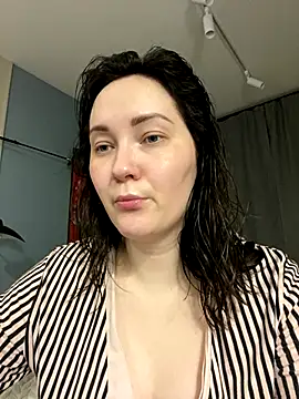 Kiss My Body online show from December 2025 06:28:02 PM