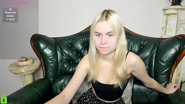 HillEva online show from November 2025 08:24:02 PM