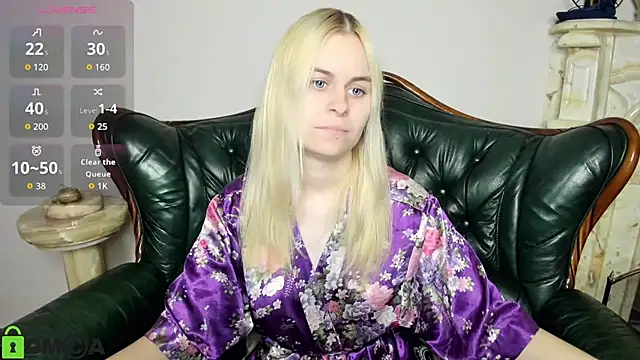 HillEva online show from November 2025 08:34:02 PM