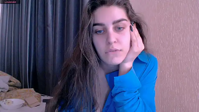 Snapshot of _Roselina_ chatting on February 2025 11:17:01 AM Roselina online show from February 2025 11:17:01 AM