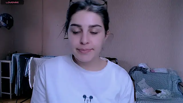 Snapshot of _Roselina_ chatting on September 2025 11:38:01 AM Roselina online show from September 2025 11:38:01 AM