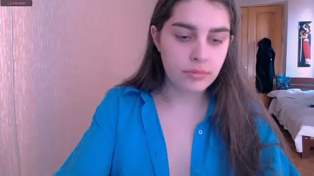 Snapshot of _Roselina_ chatting on February 2025 12:06:02 PM Roselina online show from February 2025 12:06:02 PM