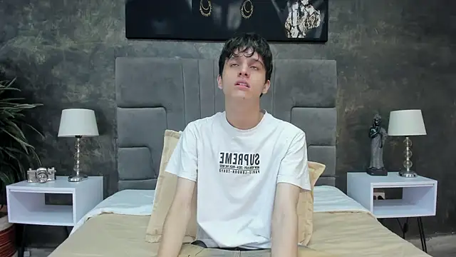 Snapshot of bruce_hans chatting on December 2025 11:53:02 AM bruce hans online show from December 2025 11:53:02 AM