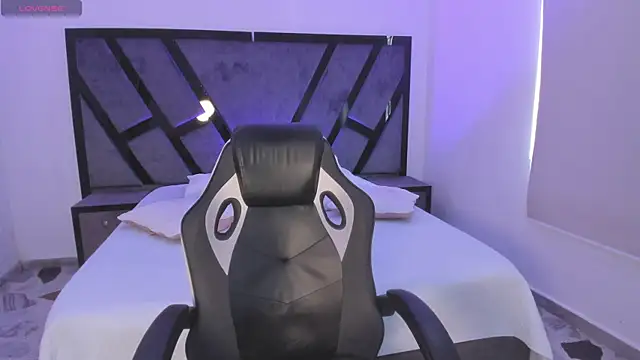 MattThompsonn online show from November 2025 08:14:01 PM