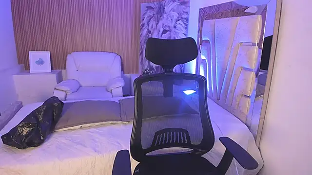 MattThompsonn online show from November 2025 09:04:01 PM