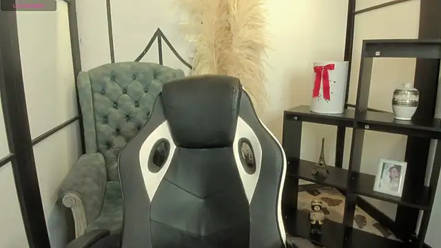 MattThompsonn online show from February 2026 10:52:02 PM