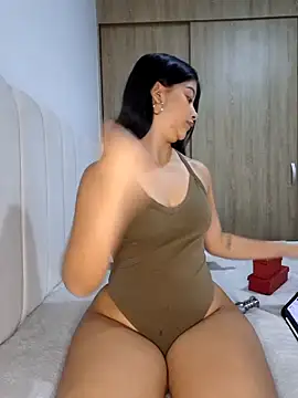 Snapshot of IslaBlaze chatting on December 2025 02:37:02 AM IslaBlaze online show from December 2025 02:37:02 AM