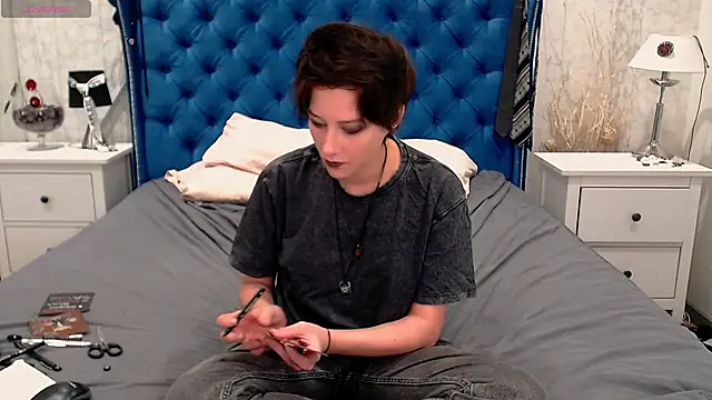 via mayer  online show from December 2025 10:01:02 PM