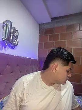 Snapshot of HOT_BOY_18_ chatting on January 2025 03:23:02 AM HOT BOY 18 online show from January 2025 03:23:02 AM