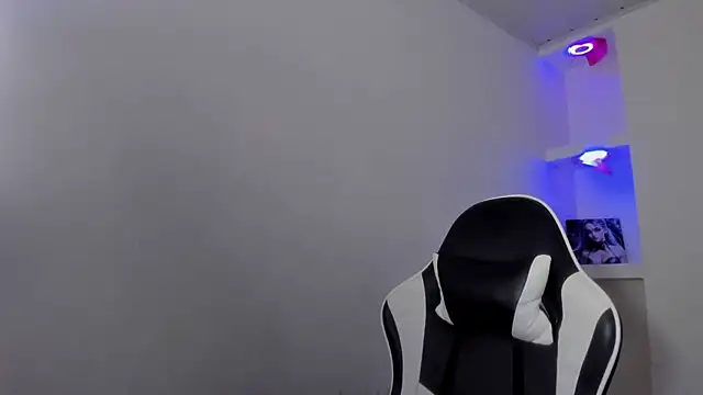 Miss sparkle00 online show from November 2025 04:57:02 AM