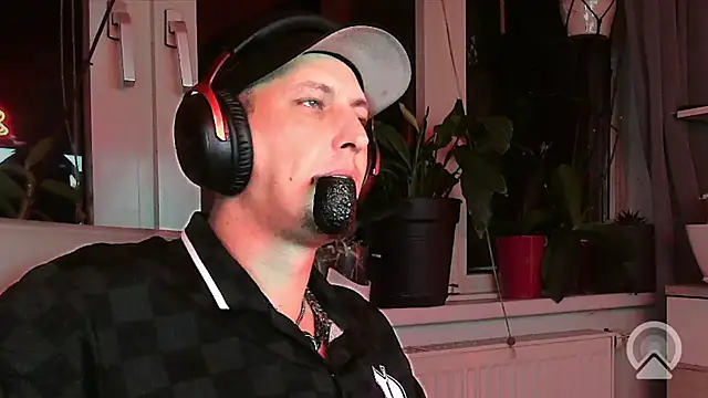 Skullkeeper1984 online show from October 2025 10:29:01 PM