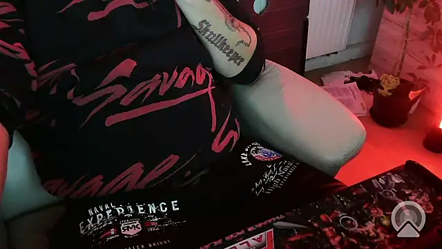 Skullkeeper1984 online show from November 2025 06:30:01 PM