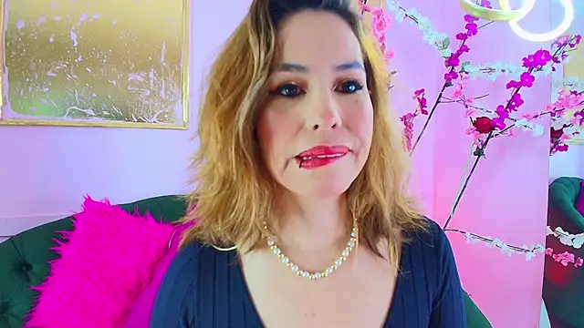 scarlette69 online show from December 2025 07:59:02 PM