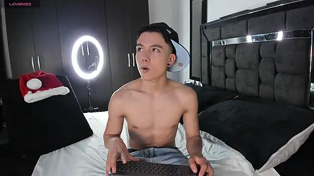 alanblack1 online show from November 2025 10:09:01 PM