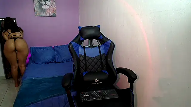 Snapshot of alana_lara chatting on October 2025 04:44:01 AM alana lara online show from October 2025 04:44:01 AM