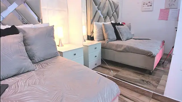 raquell moore online show from April 2026 11:28:02 AM