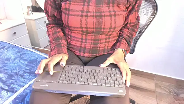 raquell moore online show from February 2026 12:05:02 PM