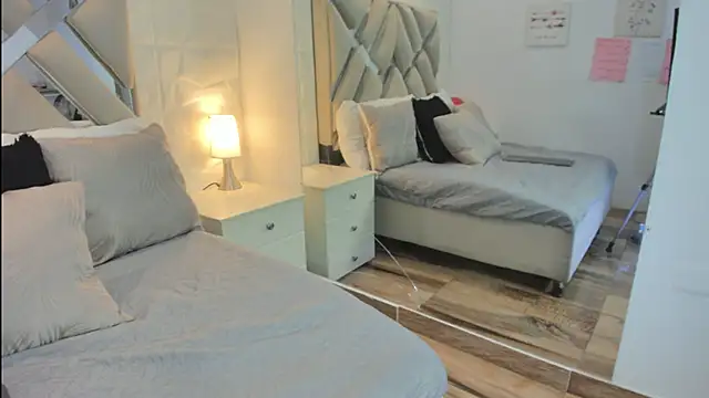 raquell moore online show from March 2026 12:00:02 PM