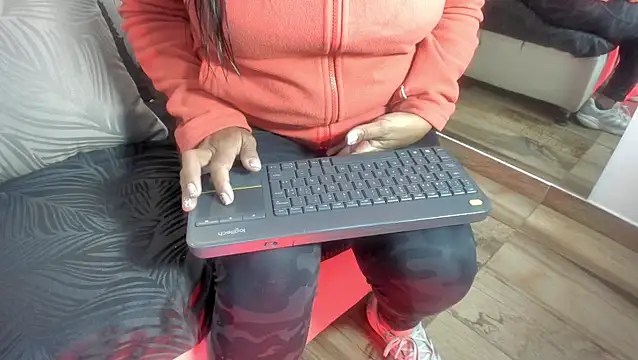 raquell moore online show from February 2026 12:47:02 PM