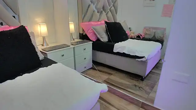 raquell moore online show from February 2026 04:04:01 PM