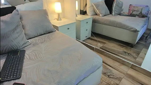 raquell moore online show from March 2026 12:20:01 PM