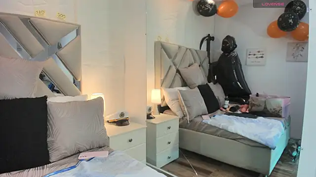 raquell moore online show from October 2025 12:13:01 PM