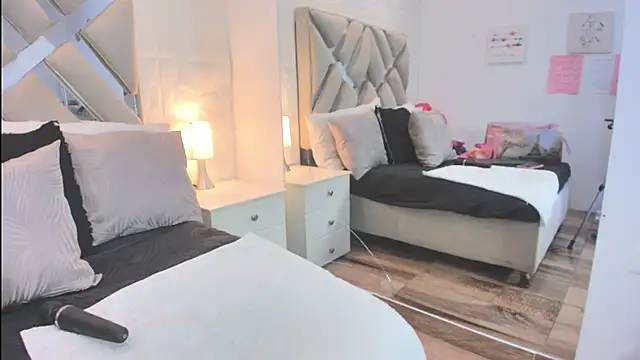 raquell moore online show from March 2026 01:45:01 PM