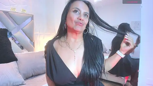 raquell moore online show from September 2025 11:45:02 PM