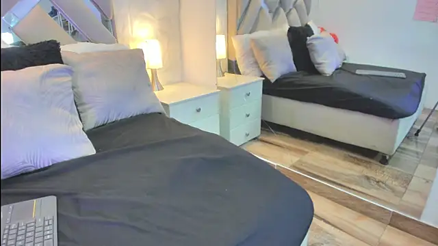 raquell moore online show from April 2026 12:10:02 PM