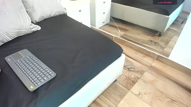 raquell moore online show from October 2025 11:42:02 AM